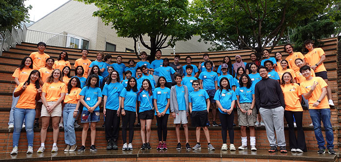 Group shot of attendees and dynaMIT members